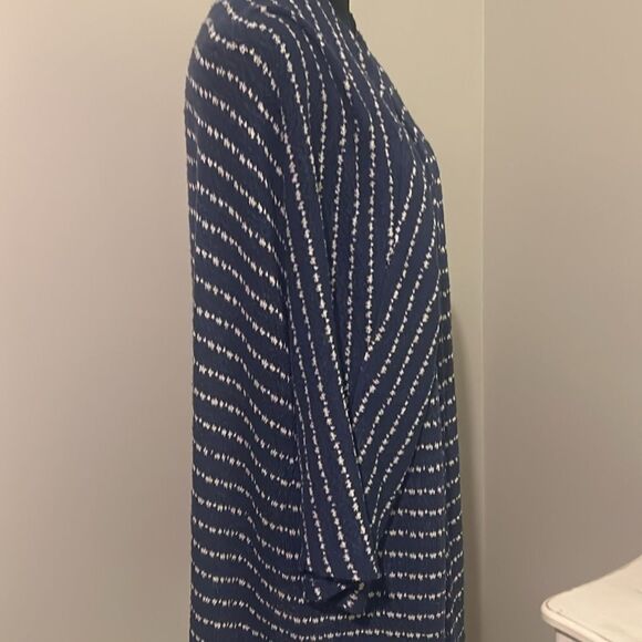 Lularoe Medium cardigan blue and white    A - Picture 4 of 8